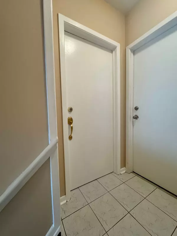 Toronto C03, ON M6E 3R3,2033 Dufferin ST #2nd Flr Front