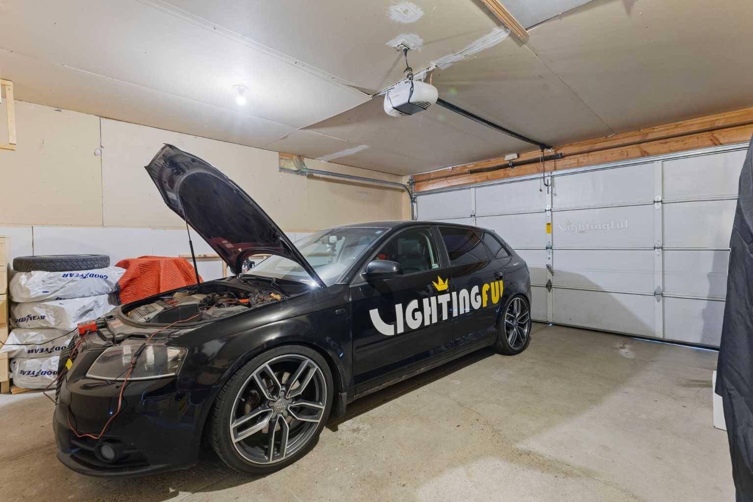 Calgary, AB T3L 1L3,9095 Scurfield DR Northwest