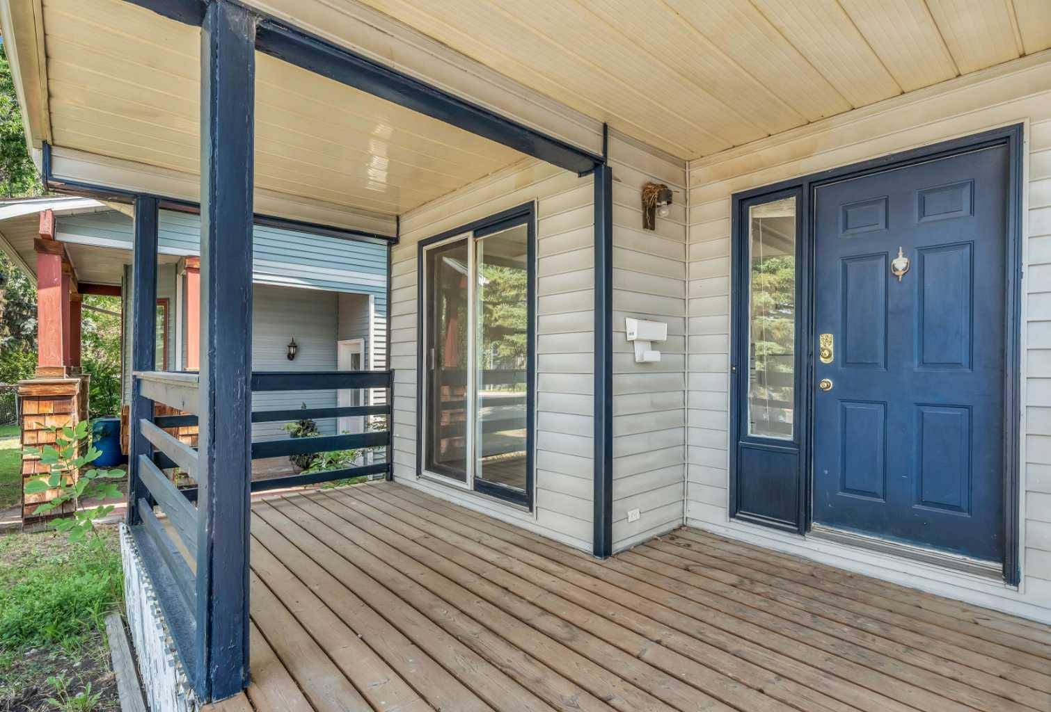 Calgary, AB T2Z1V8,100 McKinley RD Southeast