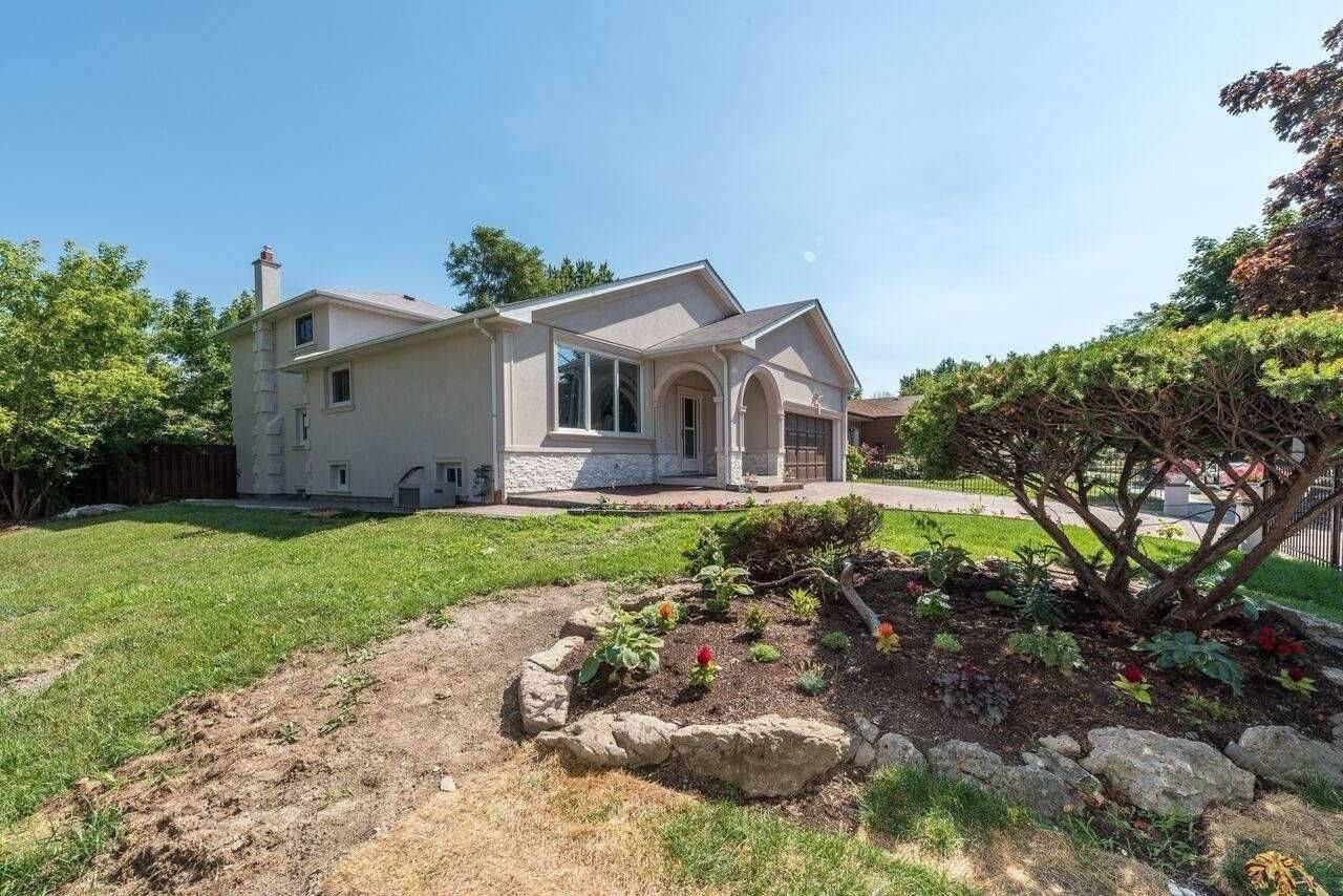 Mississauga, ON L5C 1N2,1116 Pomona CT