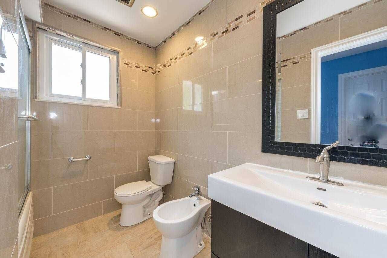 Mississauga, ON L5C 1N2,1116 Pomona CT