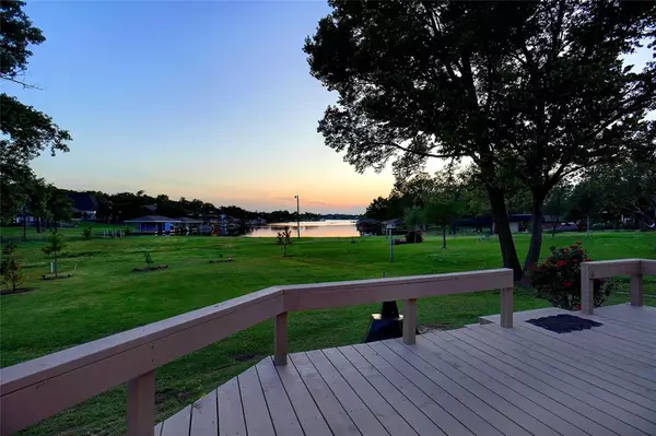 Lake Kiowa, TX 76240,402 Kiowa Drive E