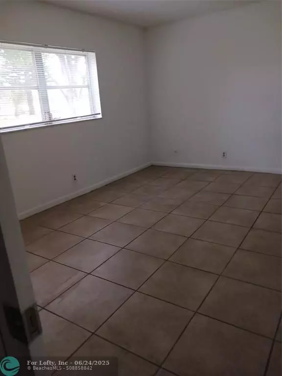 Margate, FL 33063,7605 W Atlantic Blvd #106