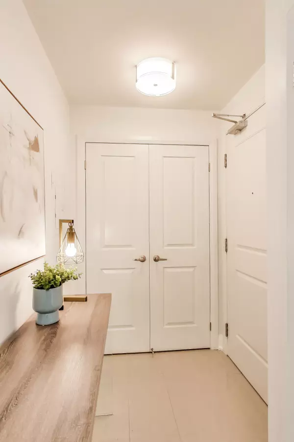 Vaughan, ON L4L 8C4,12 Woodstream BLVD #704