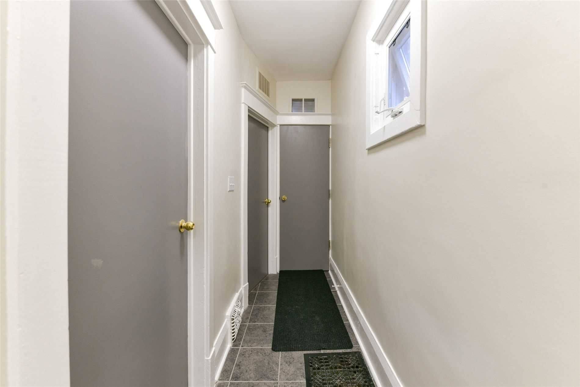 Toronto E03, ON M4K 3L3,852 Carlaw AVE