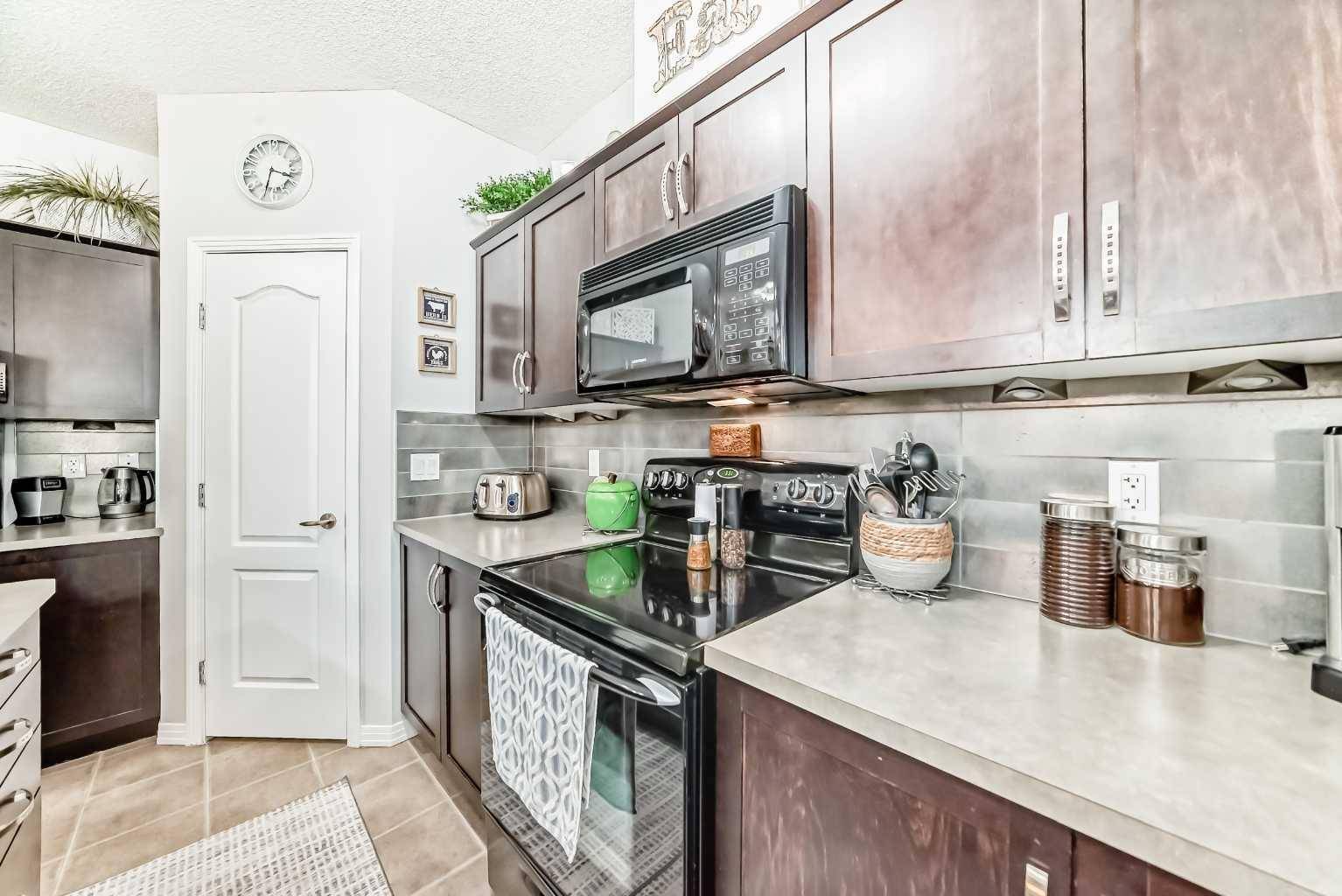 Okotoks, AB T1S 0C5,1 Crystal Green LN #133