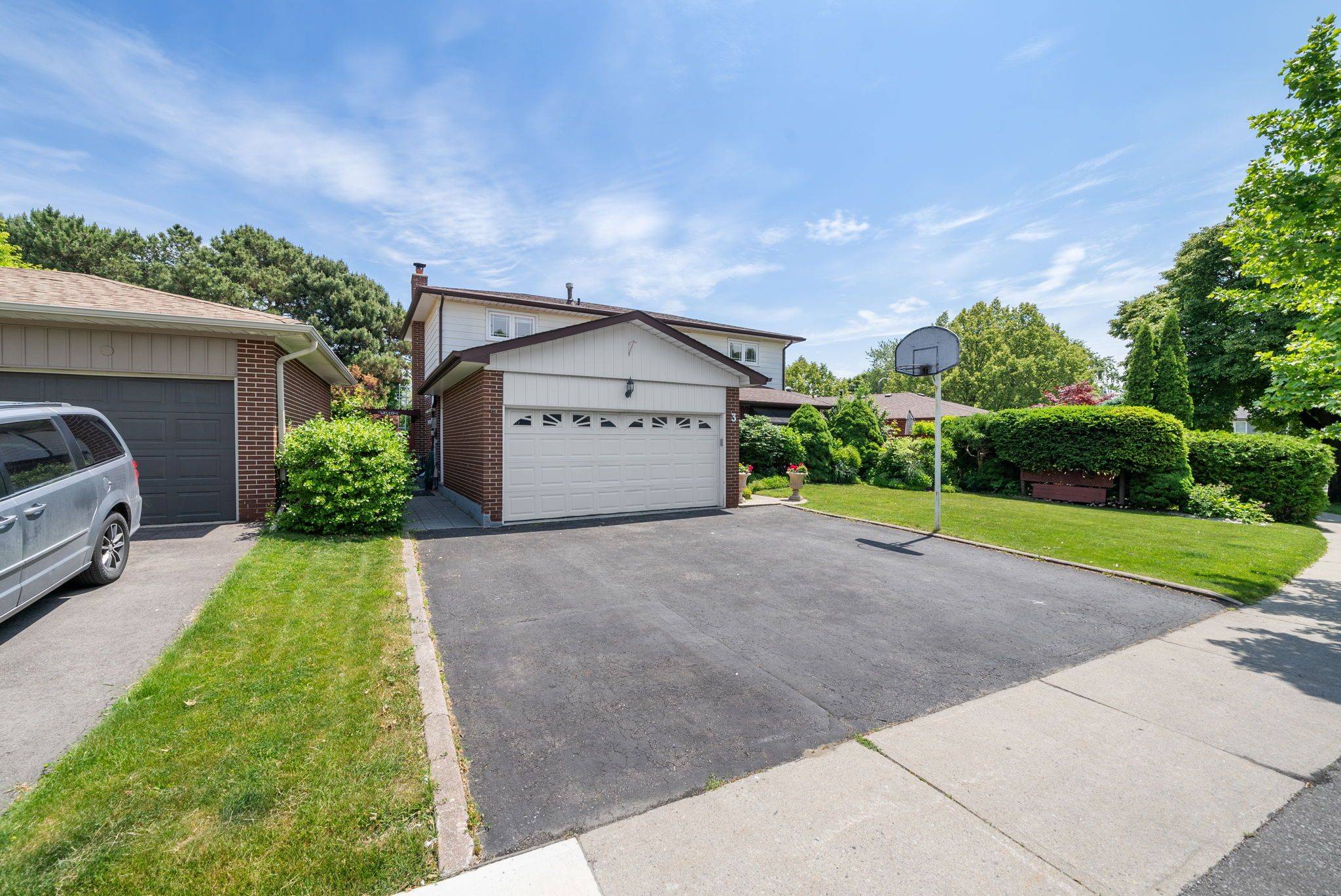 Toronto E10, ON M1C 2T9,3 Tilley DR