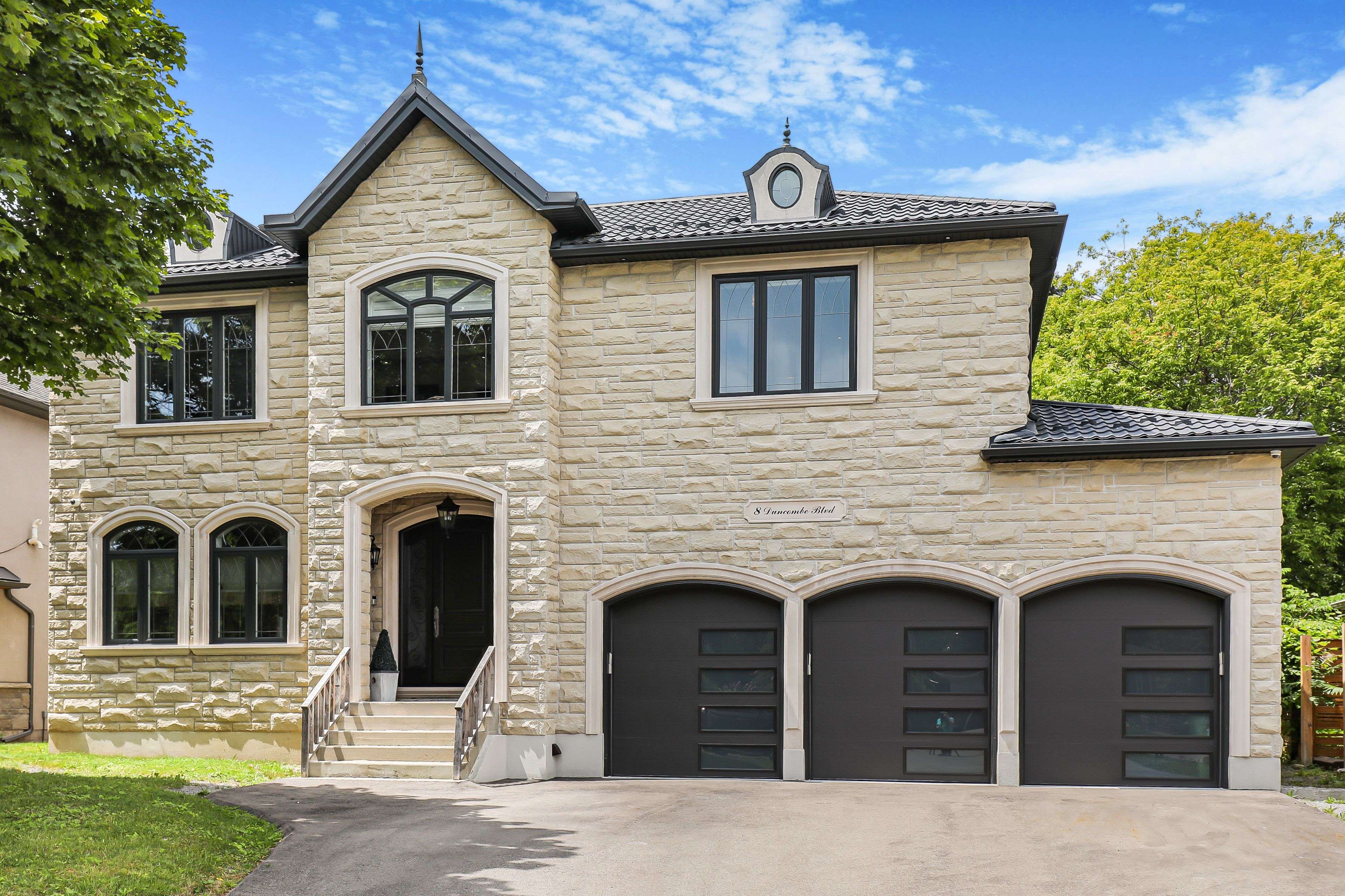 8 Duncombe BLVD, Toronto E08, ON M1M 3A5