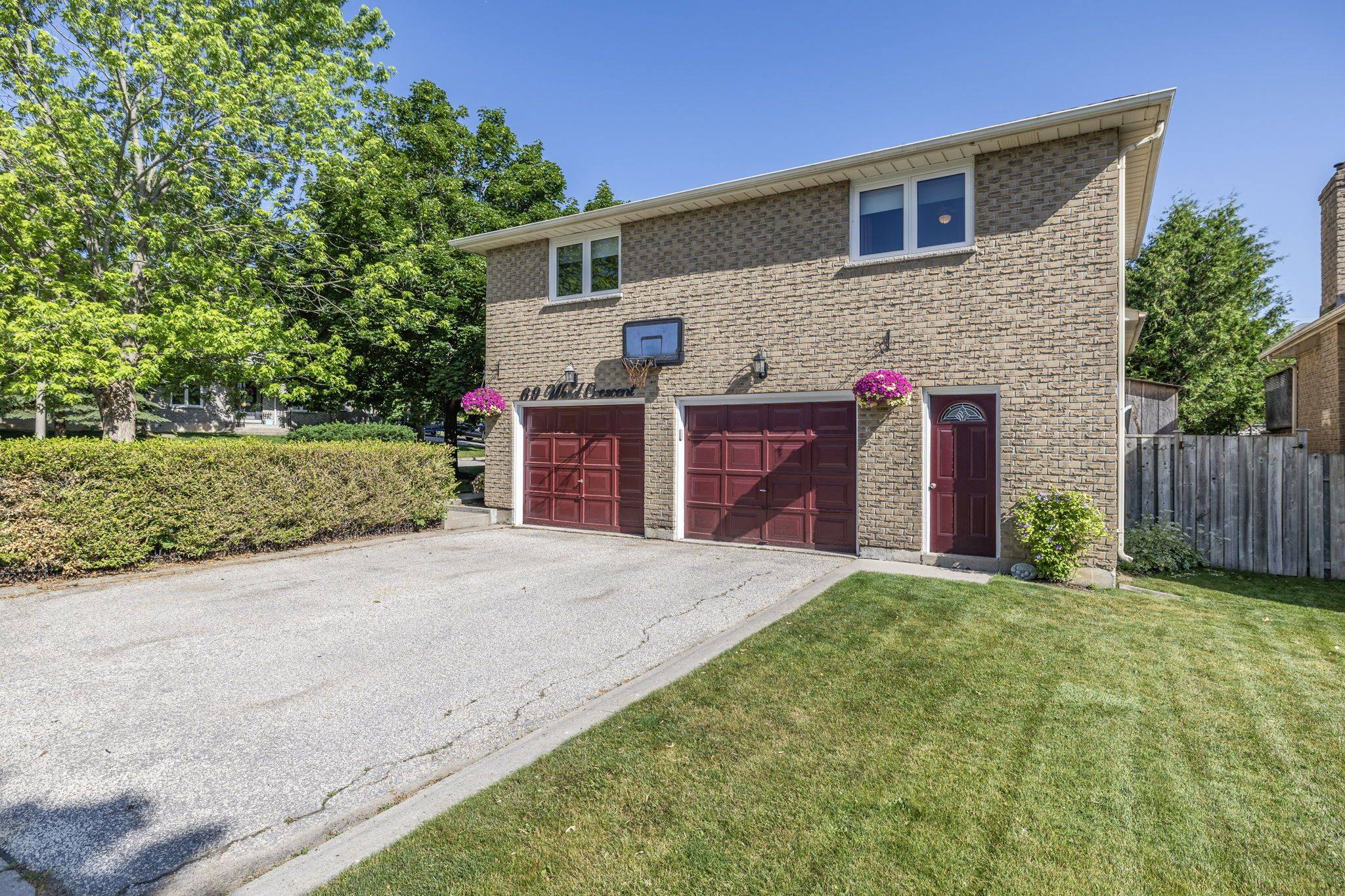 Bradford West Gwillimbury, ON L3Z 2G3,69 Wood CRES