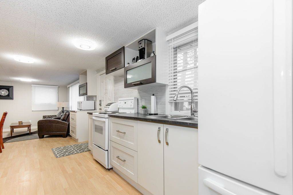 Wasaga Beach, ON L9Z 2L2,38 Laidlaw ST