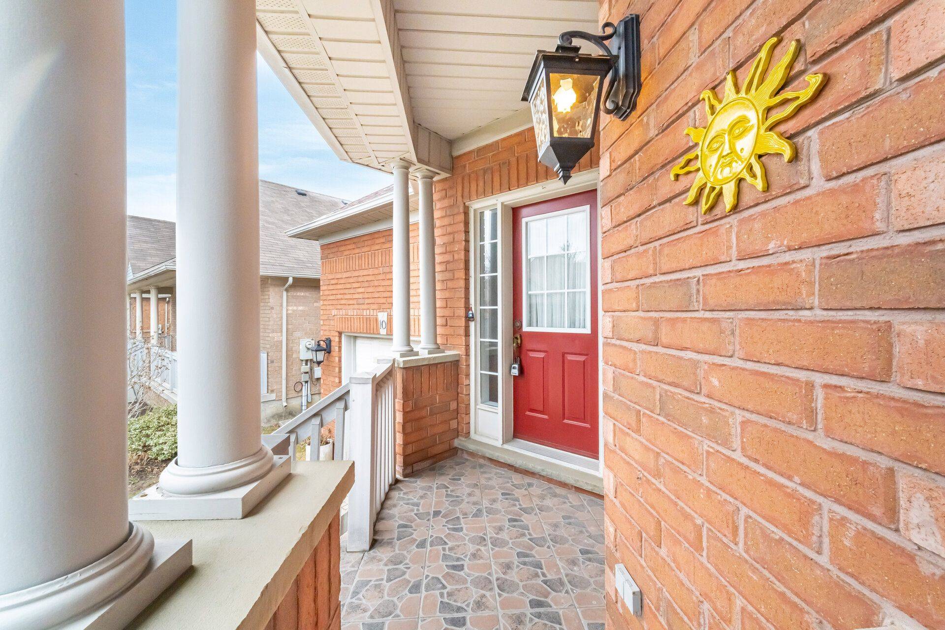 Brampton, ON L6R 1W5,10 Orchard Park Gate