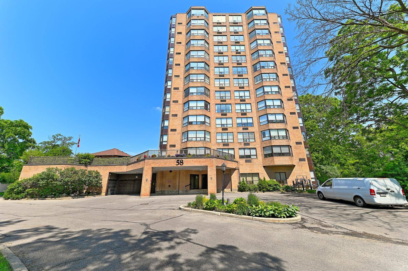 Brampton, ON L6V 4A8,58 church ST E #402