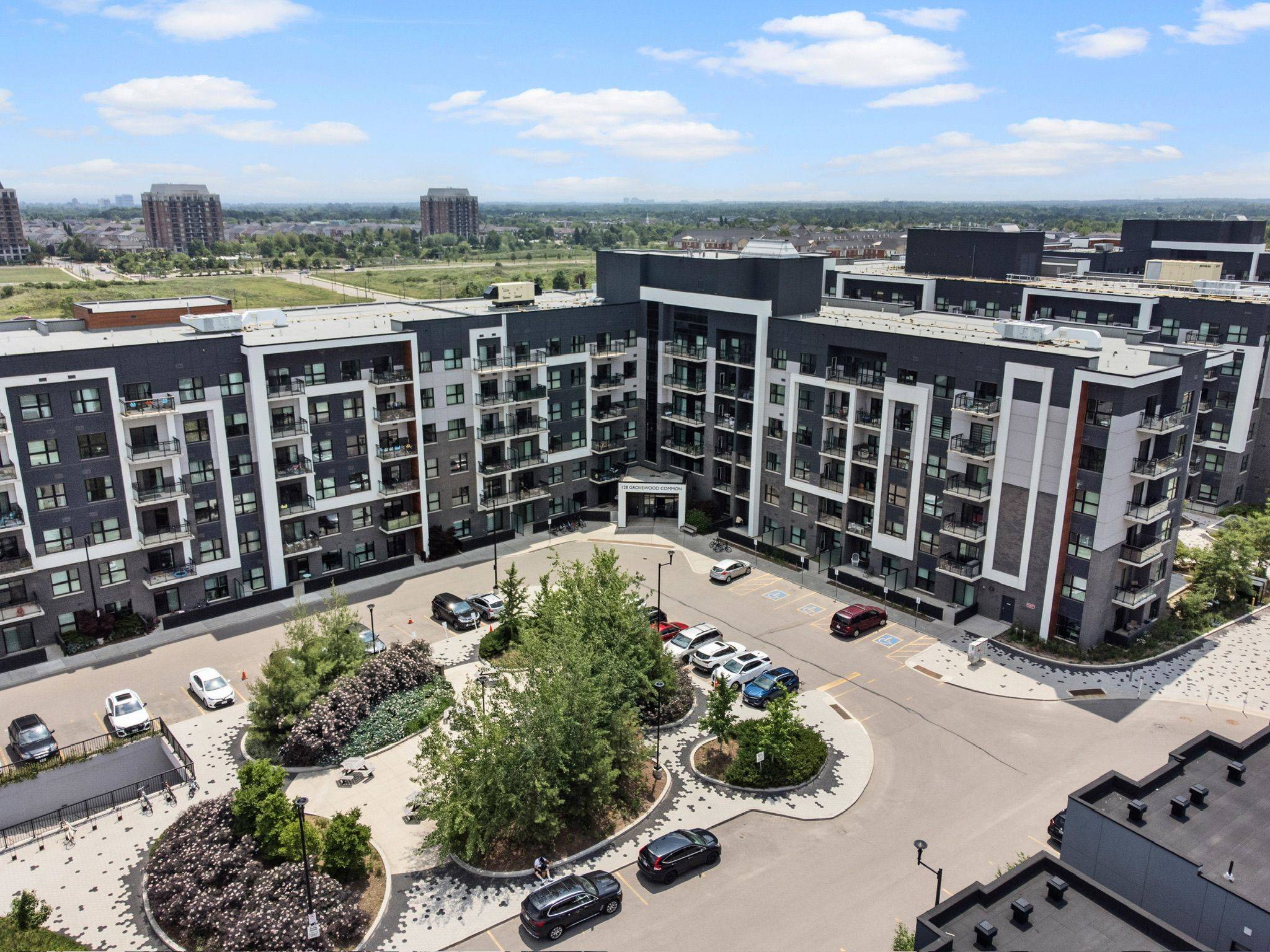 Oakville, ON L6H 0X3,128 Grovewood Common #129