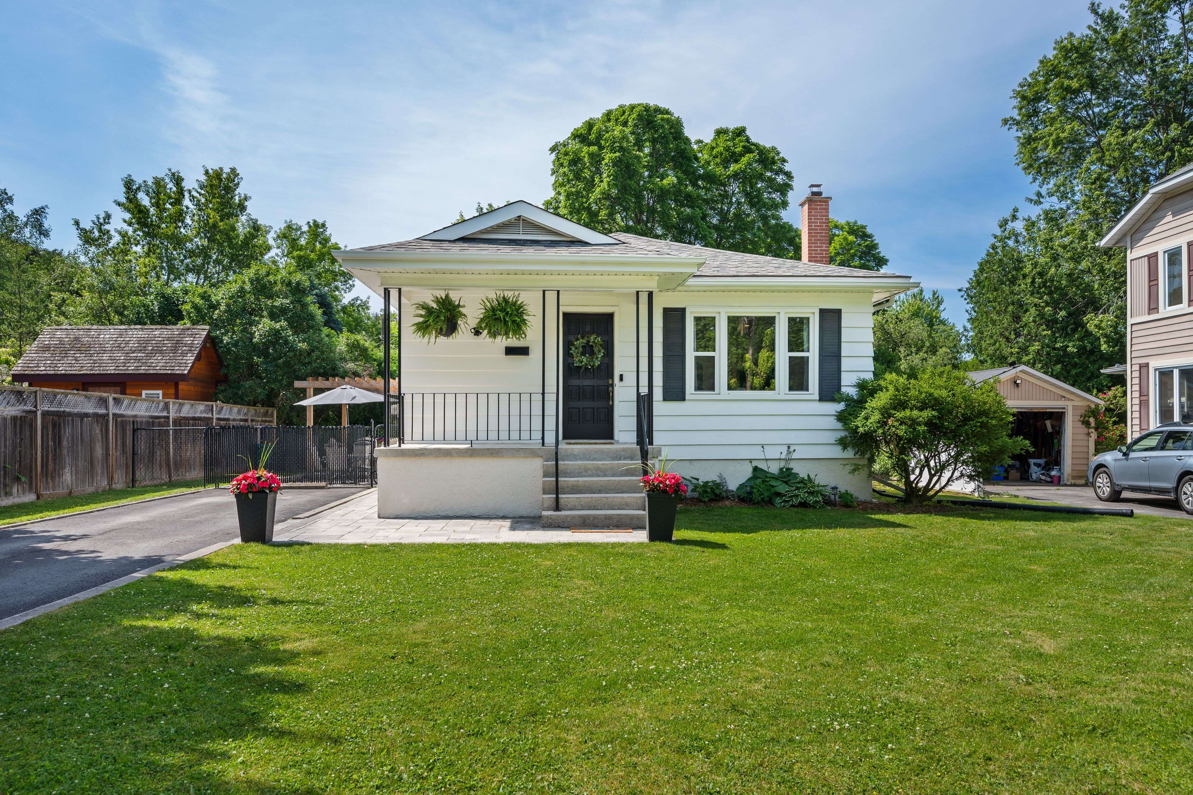 356 Glengarry ST, Kingston, ON K7M 3K2