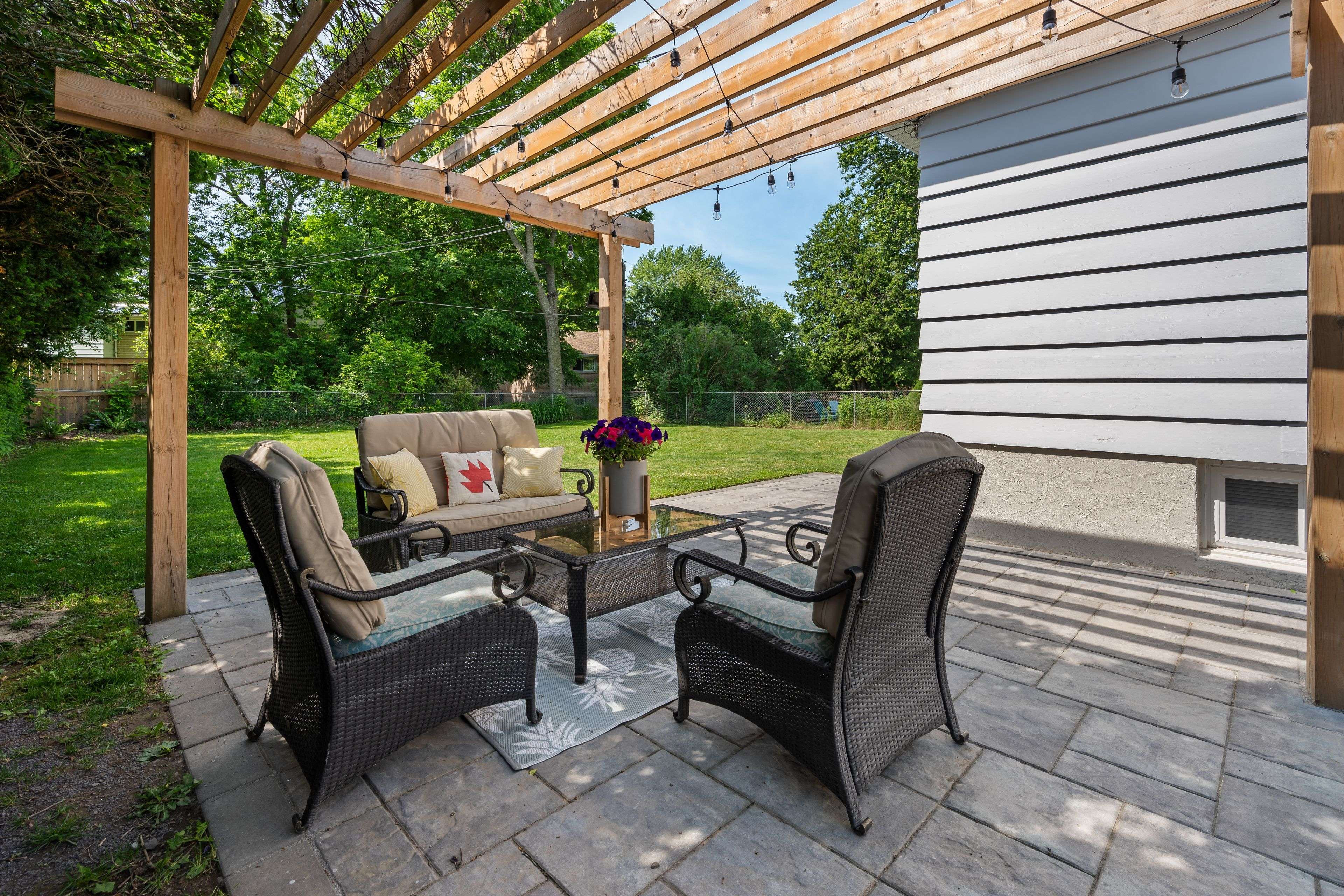 Kingston, ON K7M 3K2,356 Glengarry ST