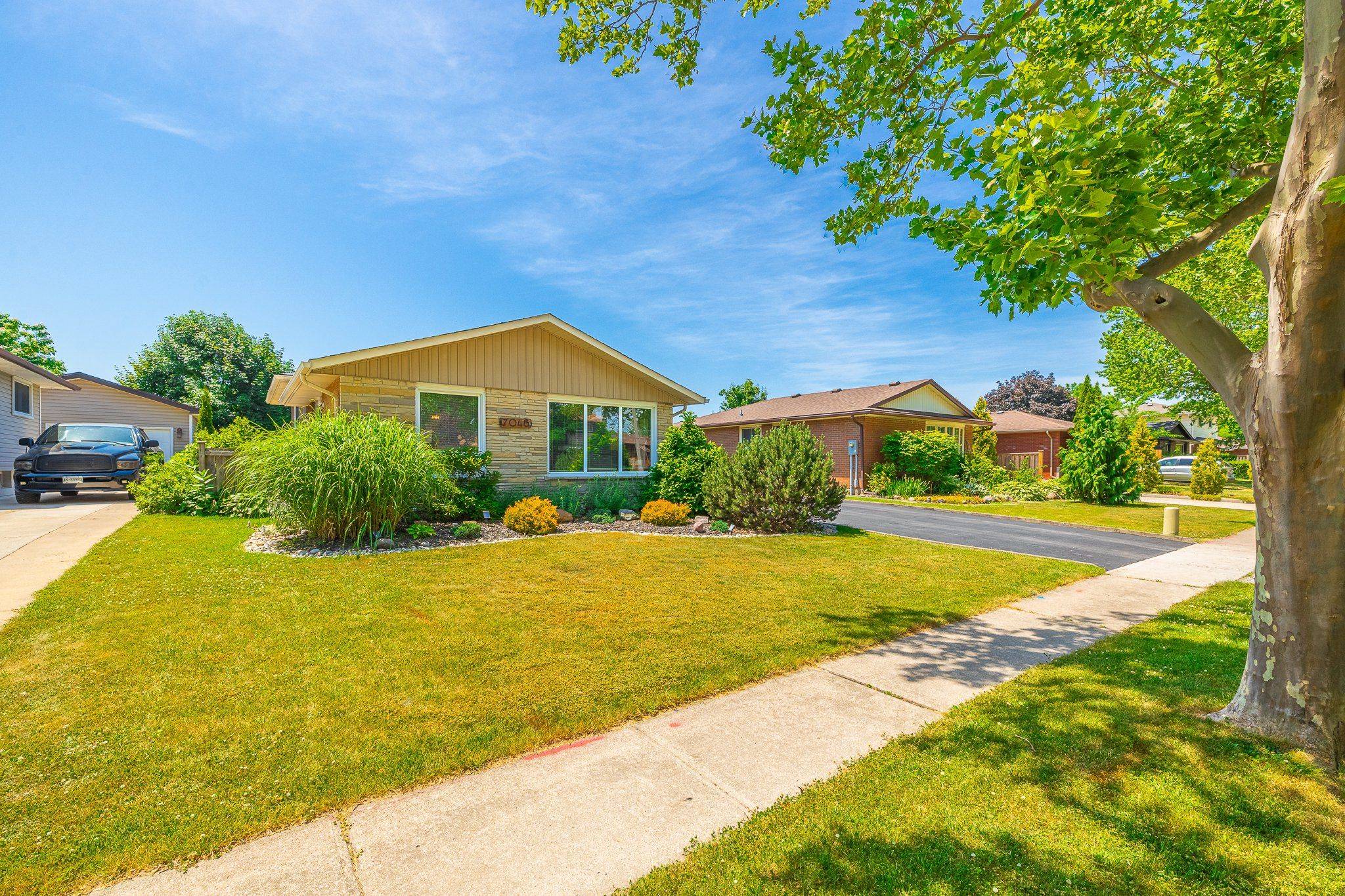 Niagara Falls, ON L2G 2Z1,7046 CENTENNIAL ST