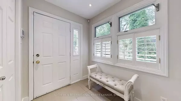 Toronto C03, ON M5P 2A9,182 Duplex AVE