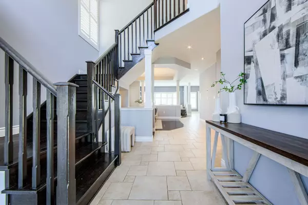 Hamilton, ON L9B 0C5,24 Mona Lisa CT