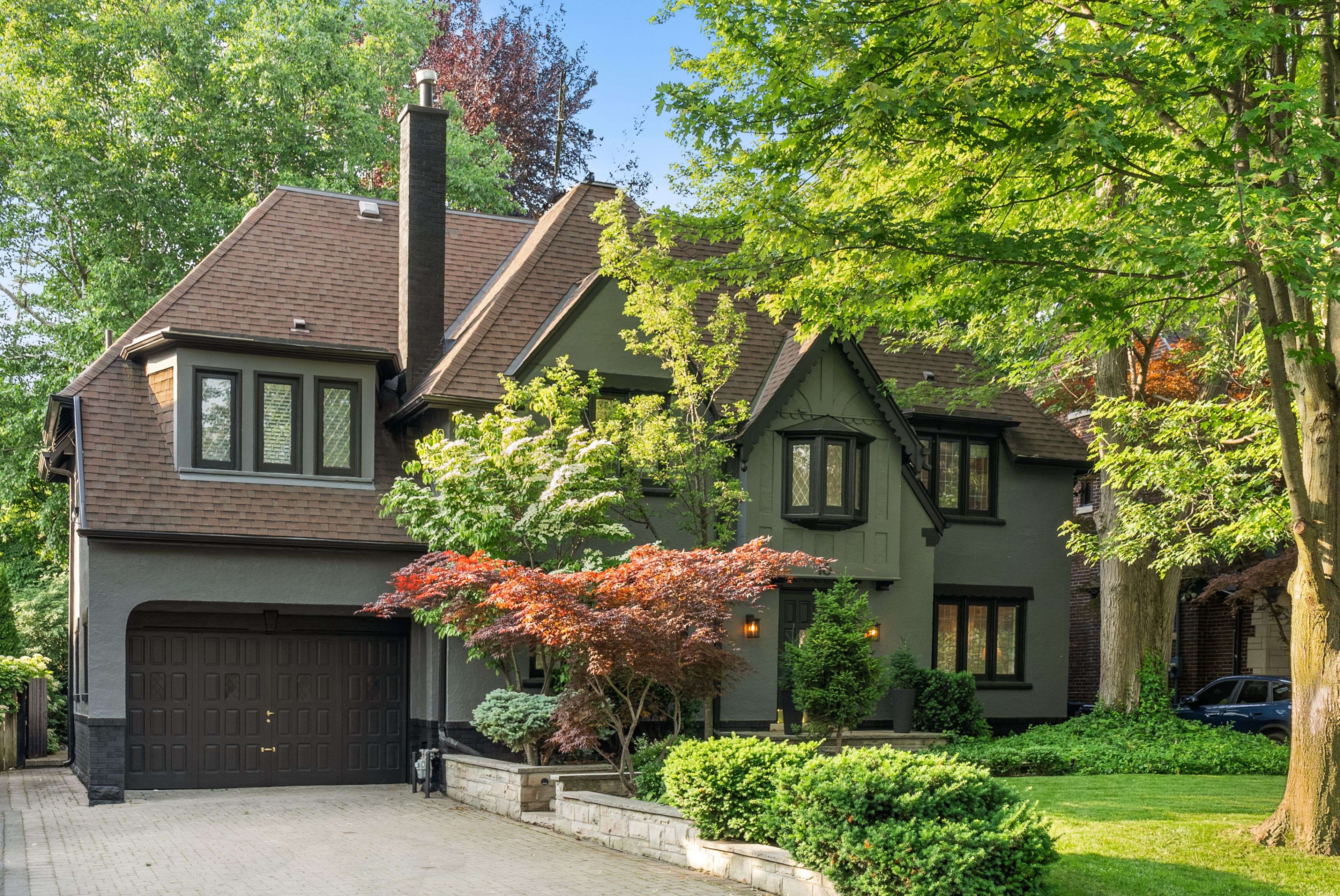 Toronto C03, ON M5P 1W5,16 Elderwood DR