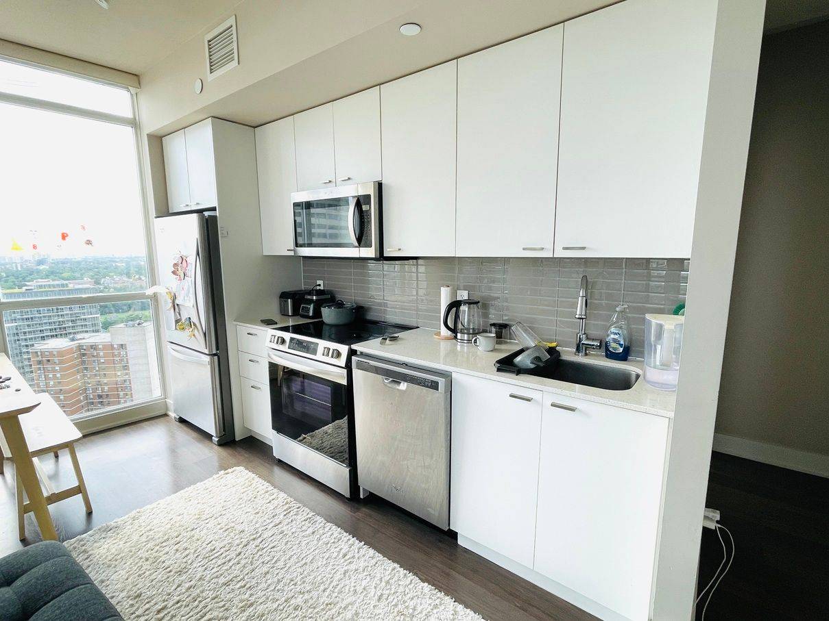 Toronto C10, ON M4P 0B9,30 Roehampton AVE #2902