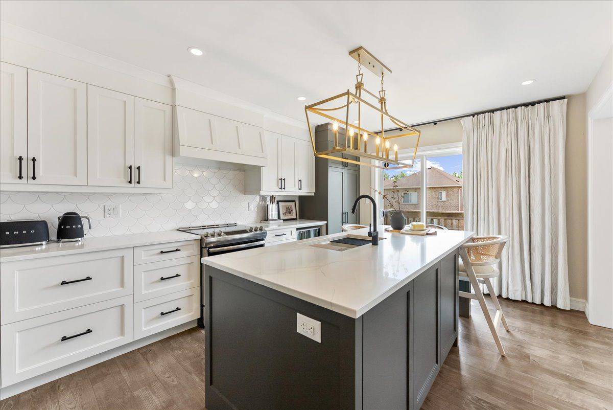 Whitby, ON L1N 0C7,15 Oceanpearl CRES