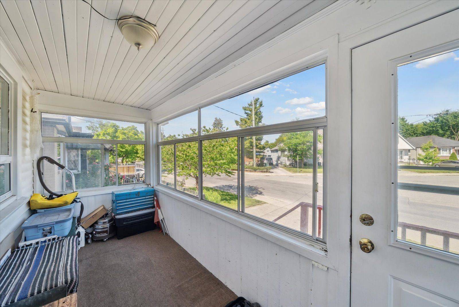 Toronto E06, ON M1N 3Y6,83 Mcintosh ST