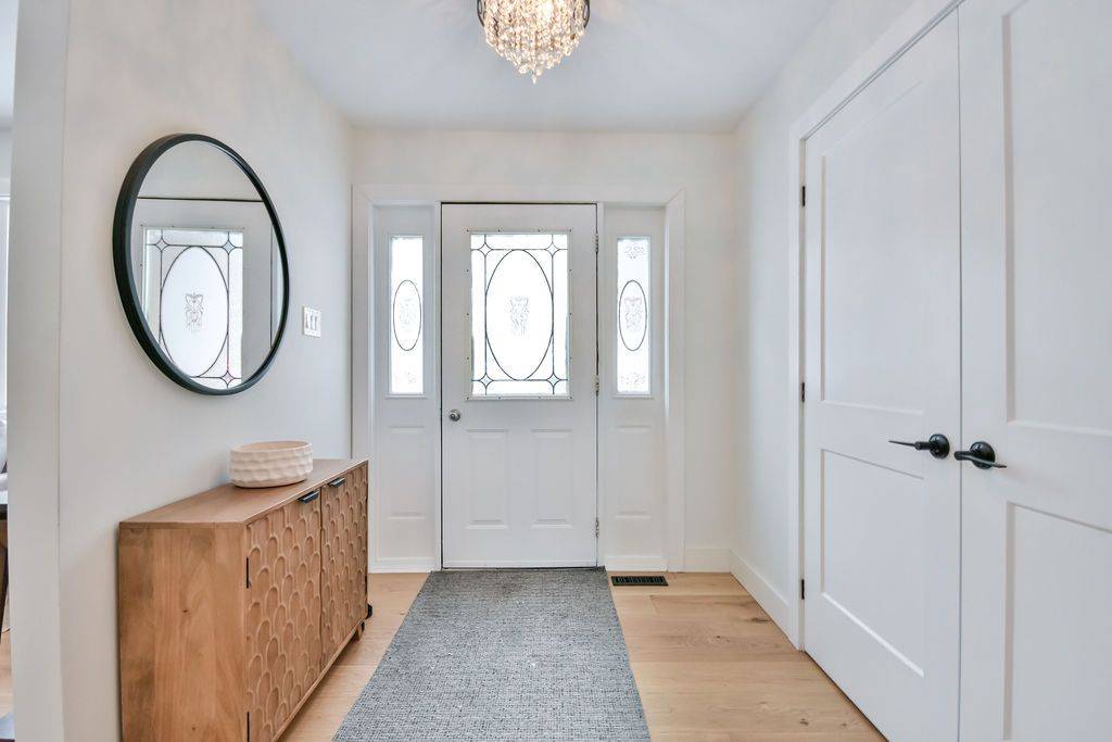 Springwater, ON L0L 1X1,46 Holloway LN