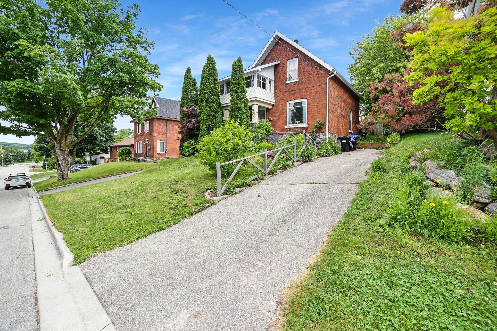 Midland, ON L4R 3G9,233 Queen ST