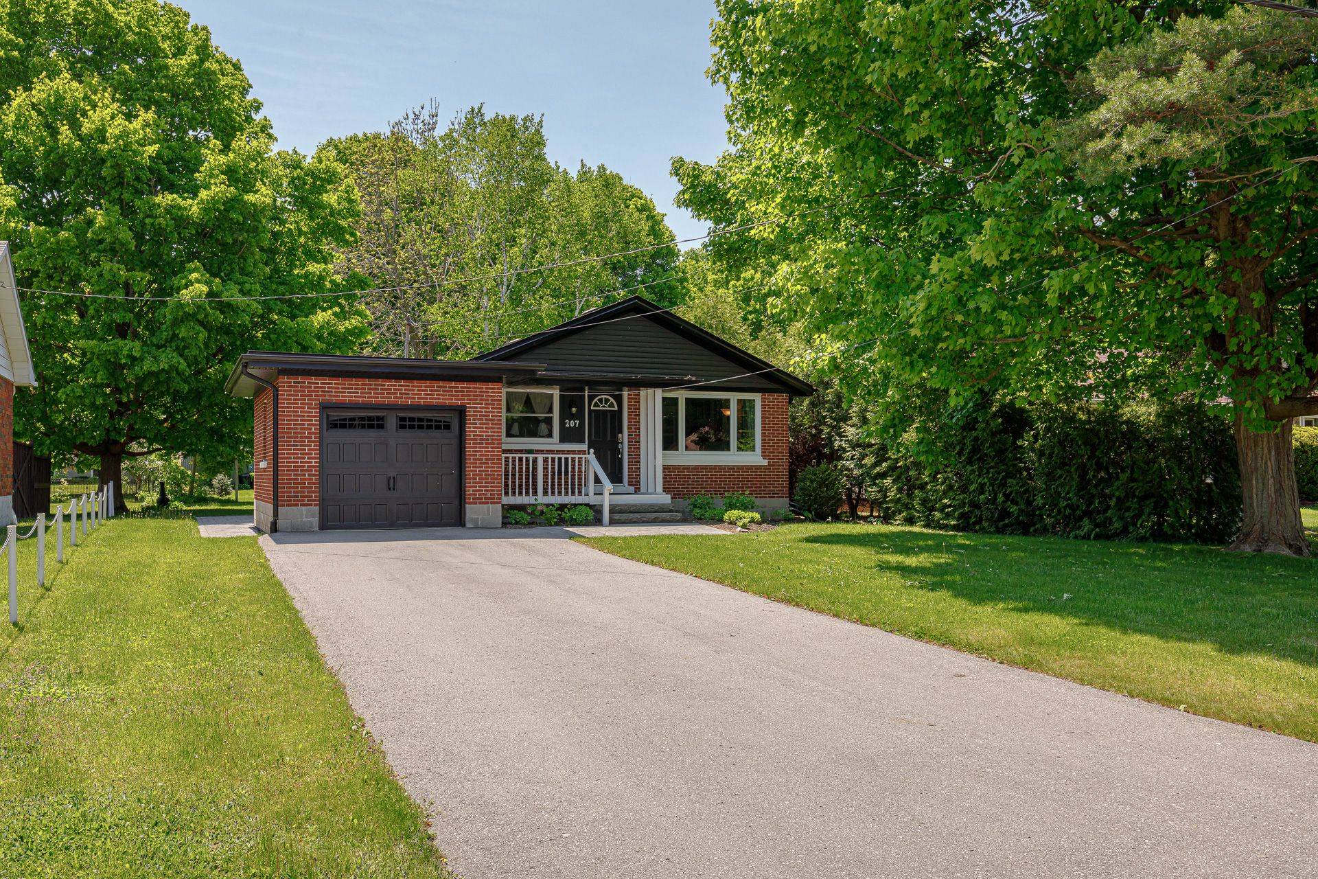 Clearview, ON L0M 1S0,207 Mccrea DR