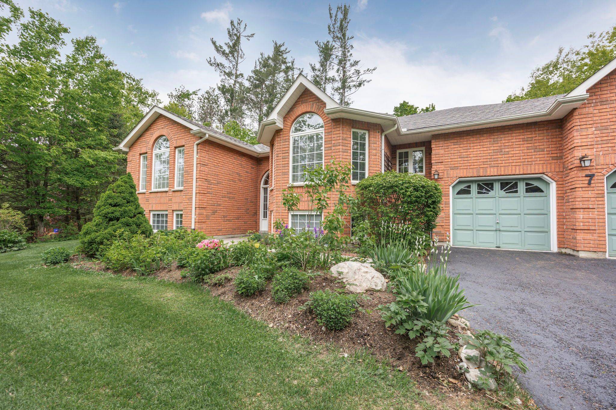 Oro-medonte, ON L0L 2L0,7 Pineview DR