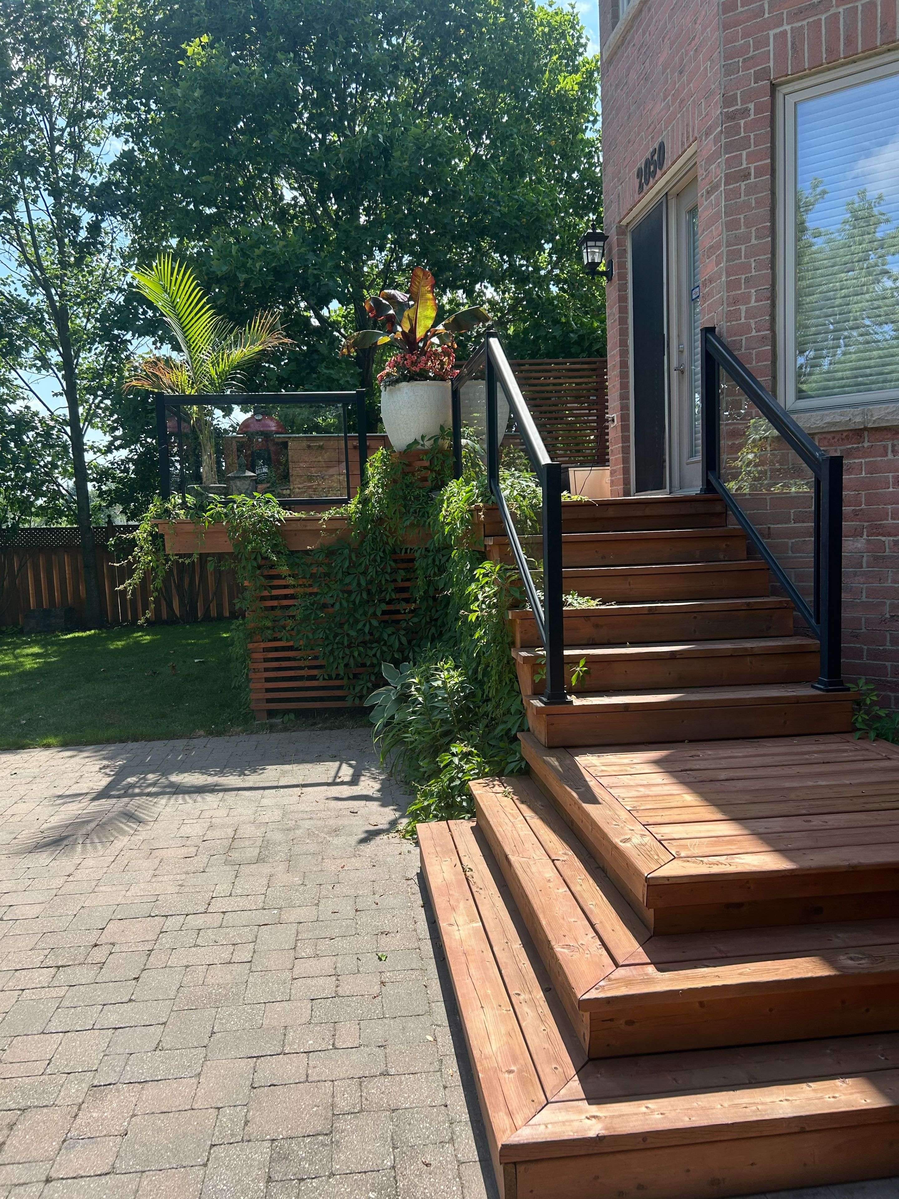 Burlington, ON L7G 4A6,2050 Hadfield CT