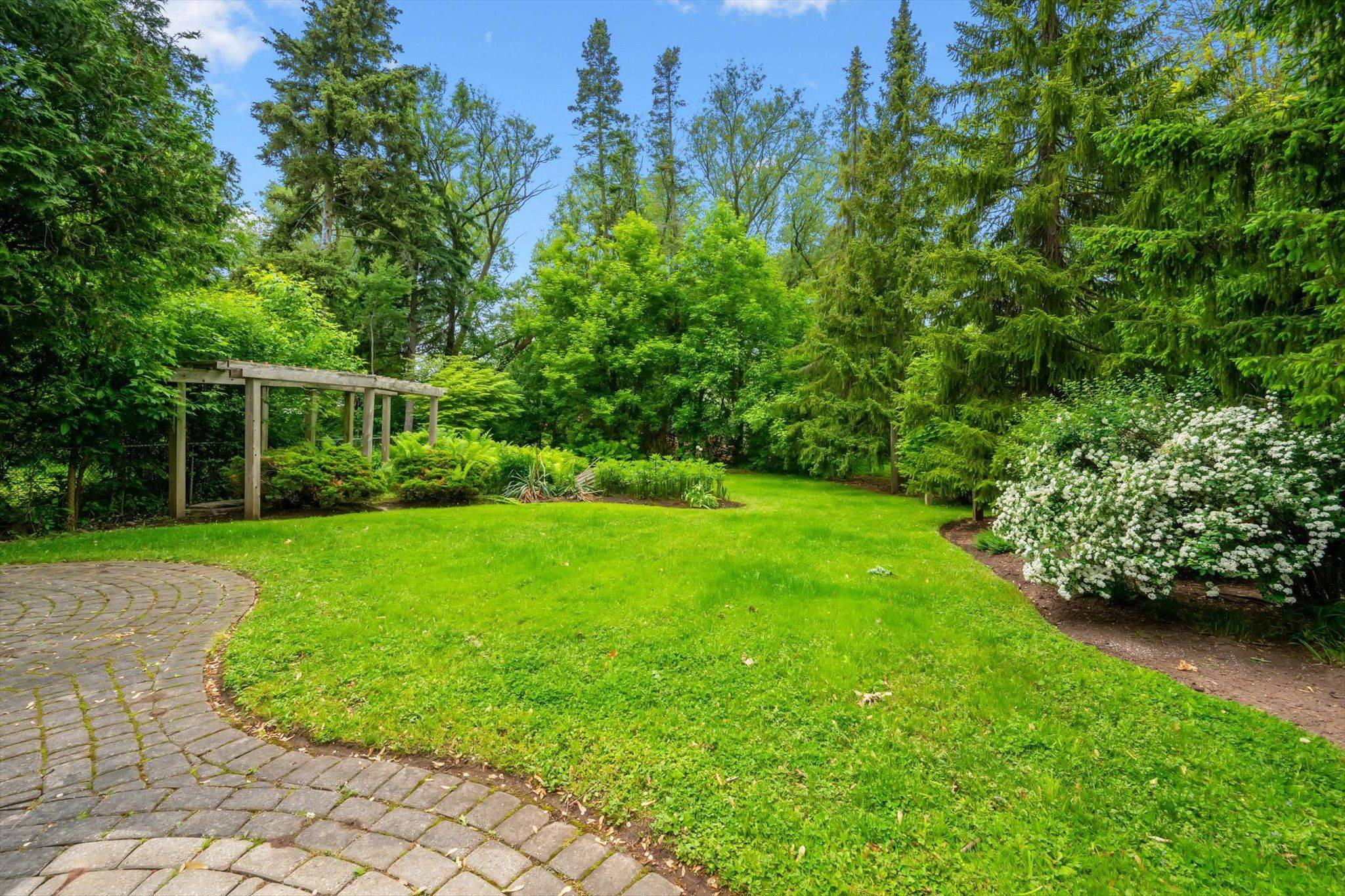 Oakville, ON L6J 4A5,480 CHARTWELL RD