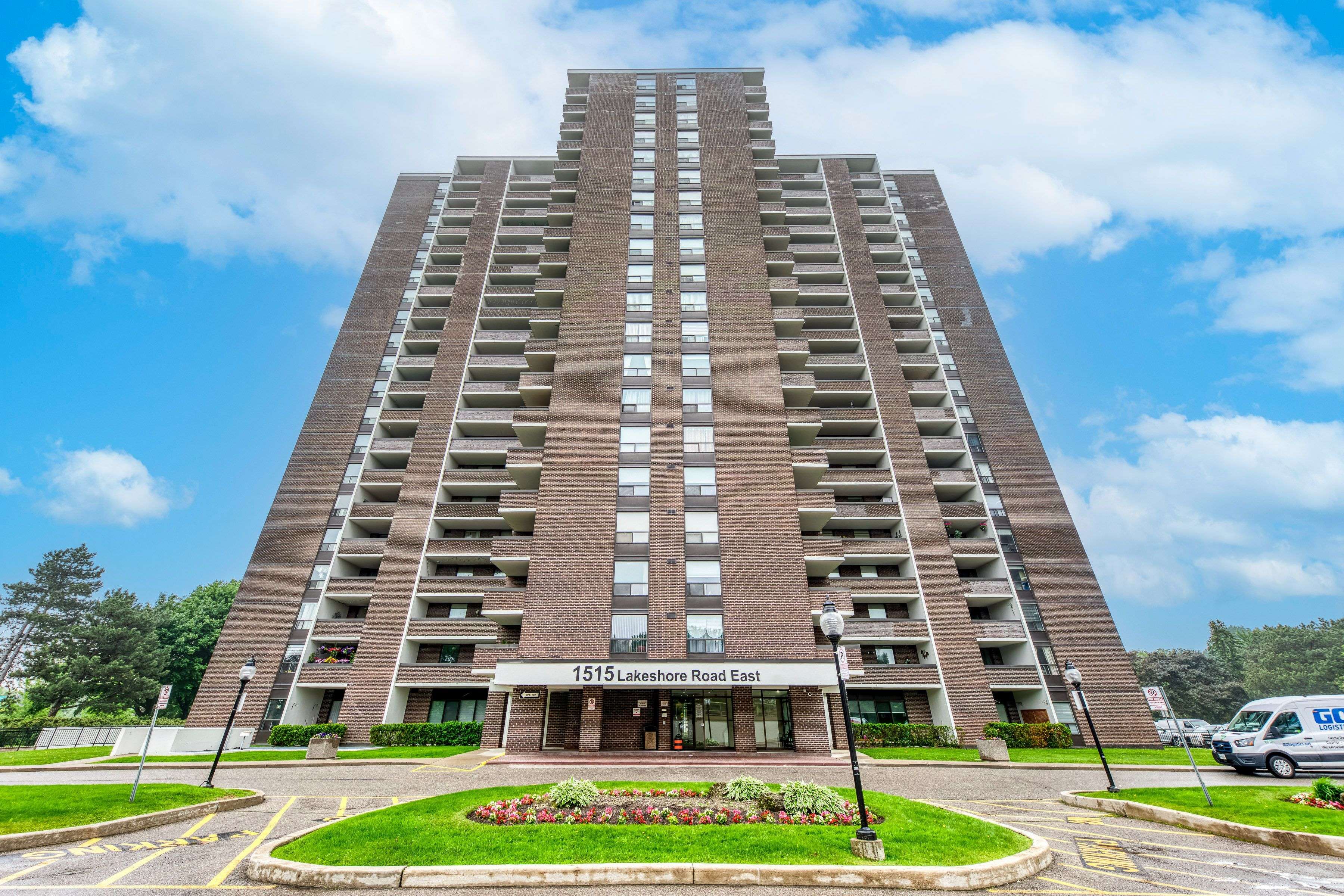 Mississauga, ON L5E 3E3,1515 Lakeshore RD E #PH09