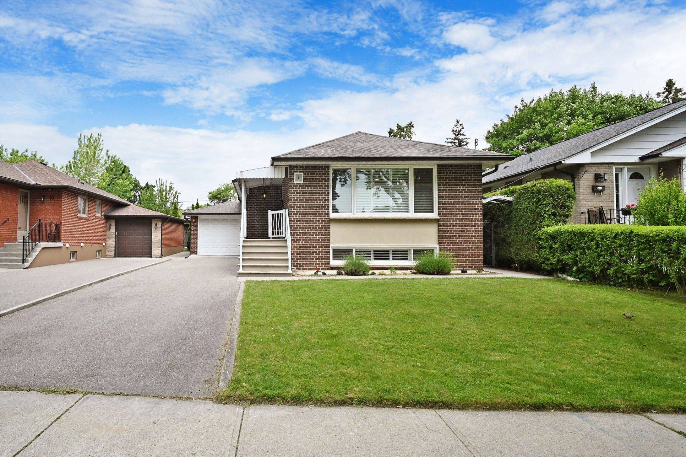 Toronto W09, ON M9R 2E1,8 Cromer PL