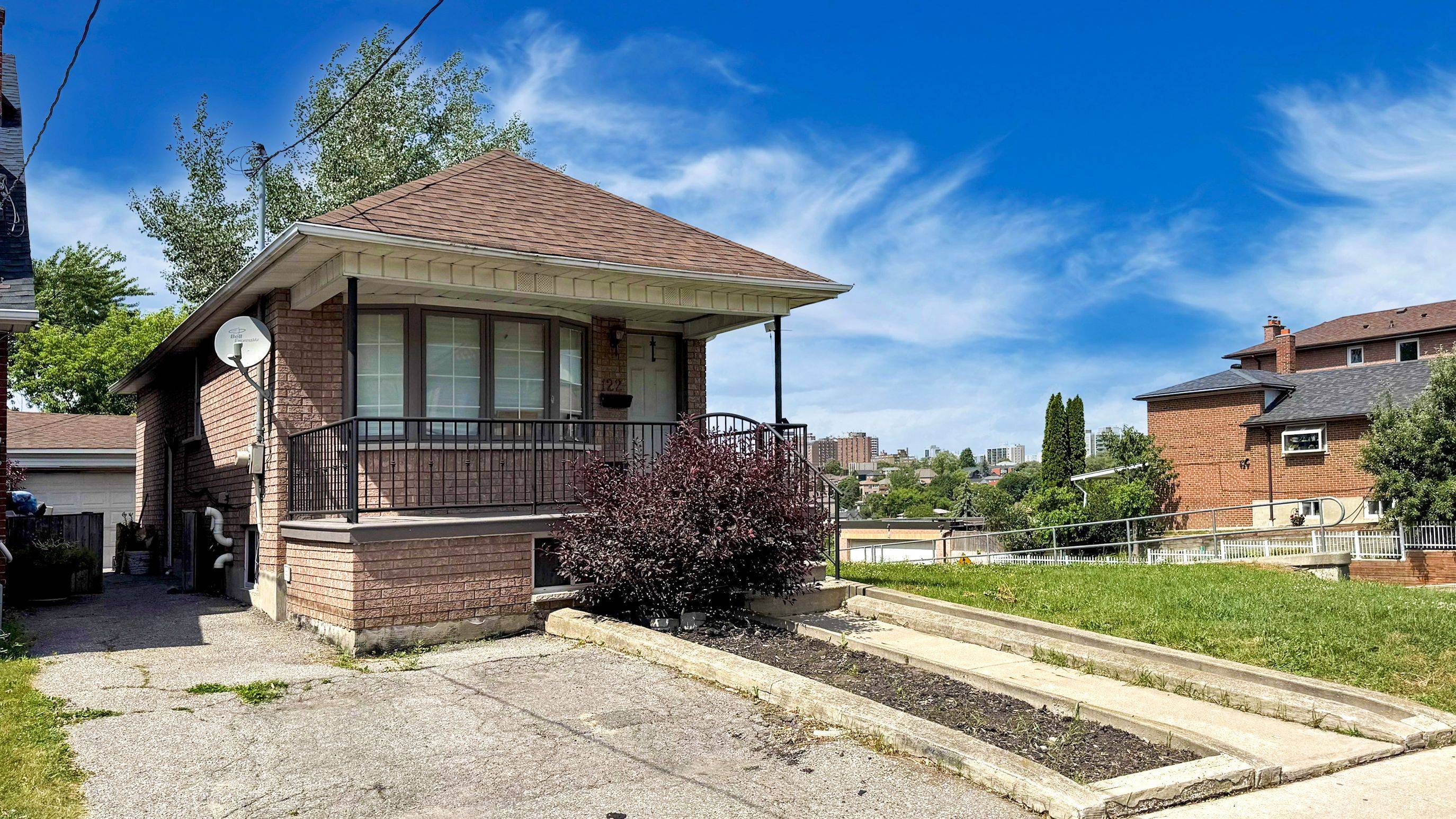 Toronto W03, ON M6E 1W5,122 Hatherley RD