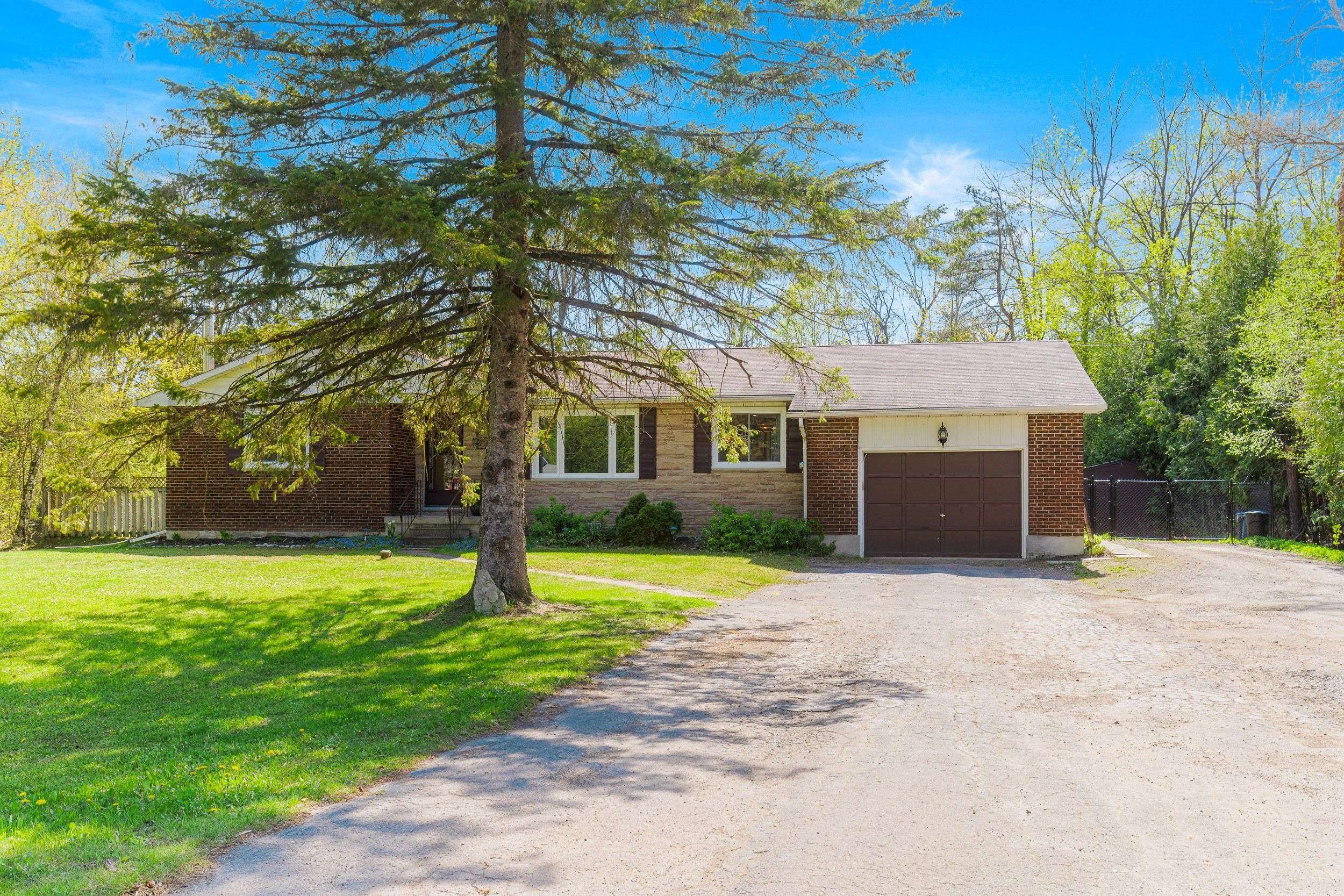 Augusta, ON K6V 5T1,1076 County Road 15 RD