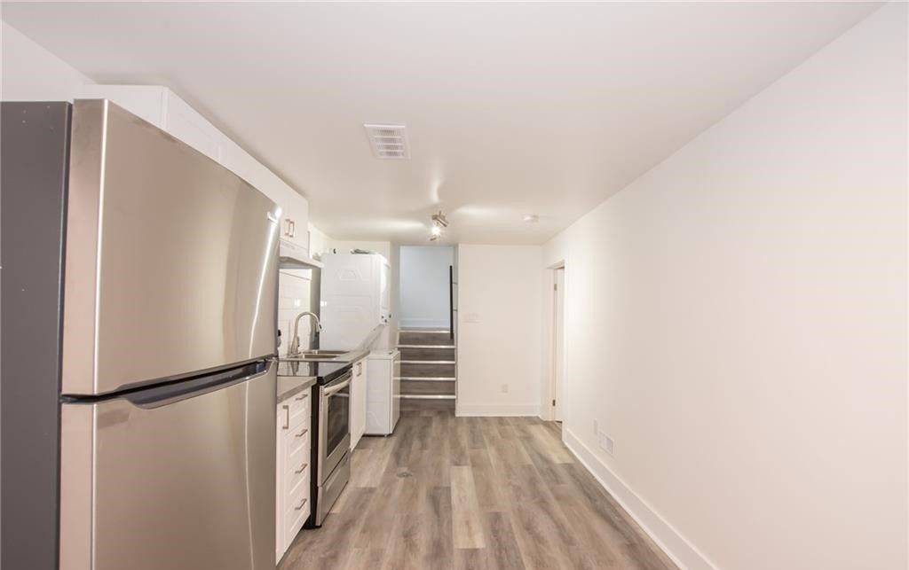 Welland, ON L3C 4Z3,19 CAITHNESS DR #2
