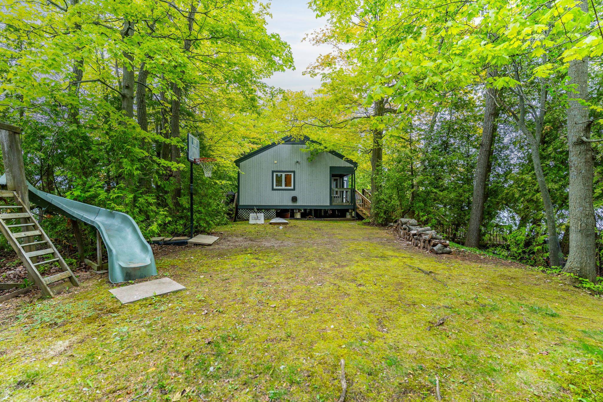 South Bruce Peninsula, ON N0H 1H0,14 Victoria IS