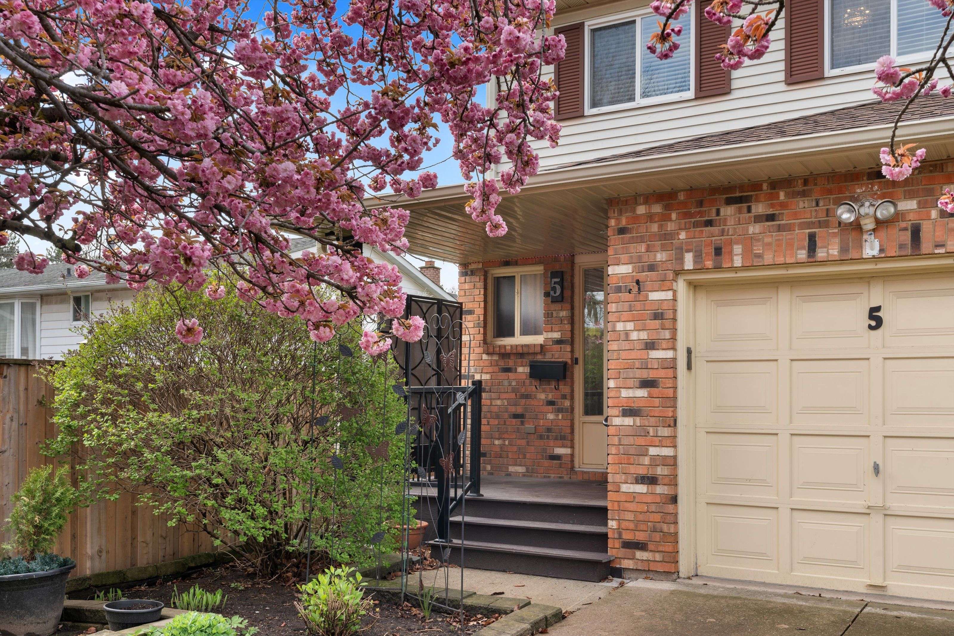 St. Catharines, ON L2S 3C7,5 Barnaby DR
