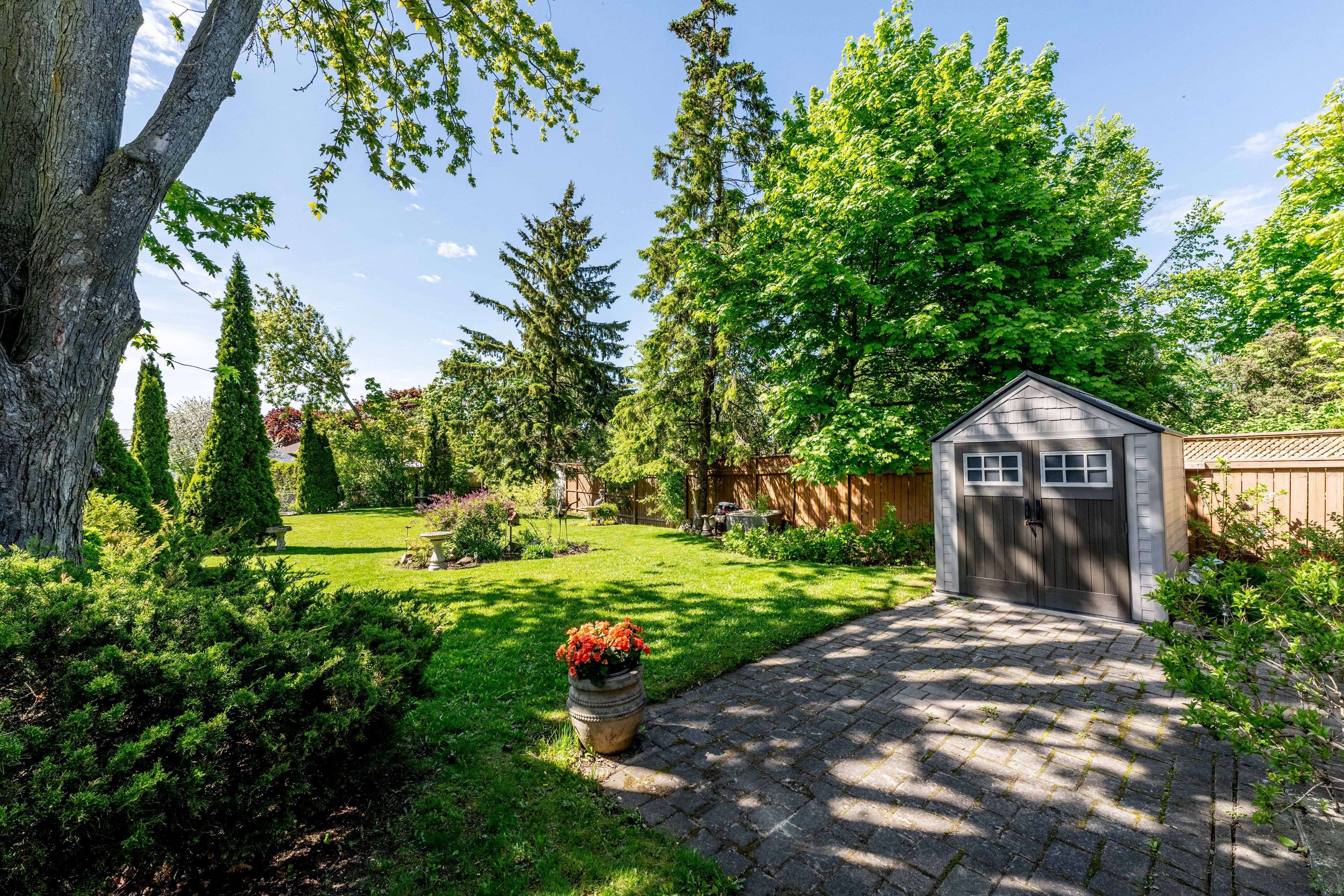 Peterborough South, ON K9J 1G7,21 Rideau CRES