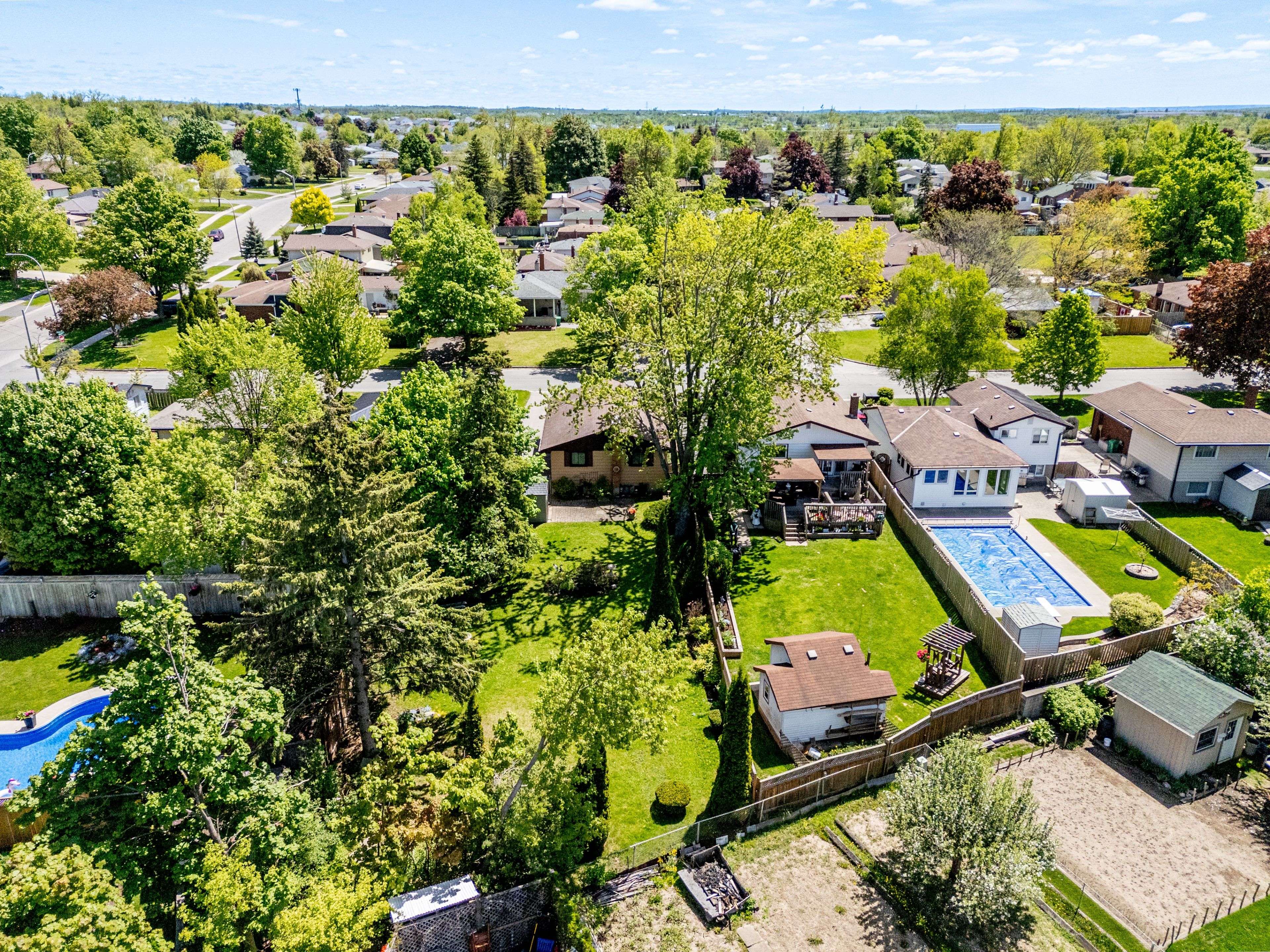 Peterborough South, ON K9J 1G7,21 Rideau CRES