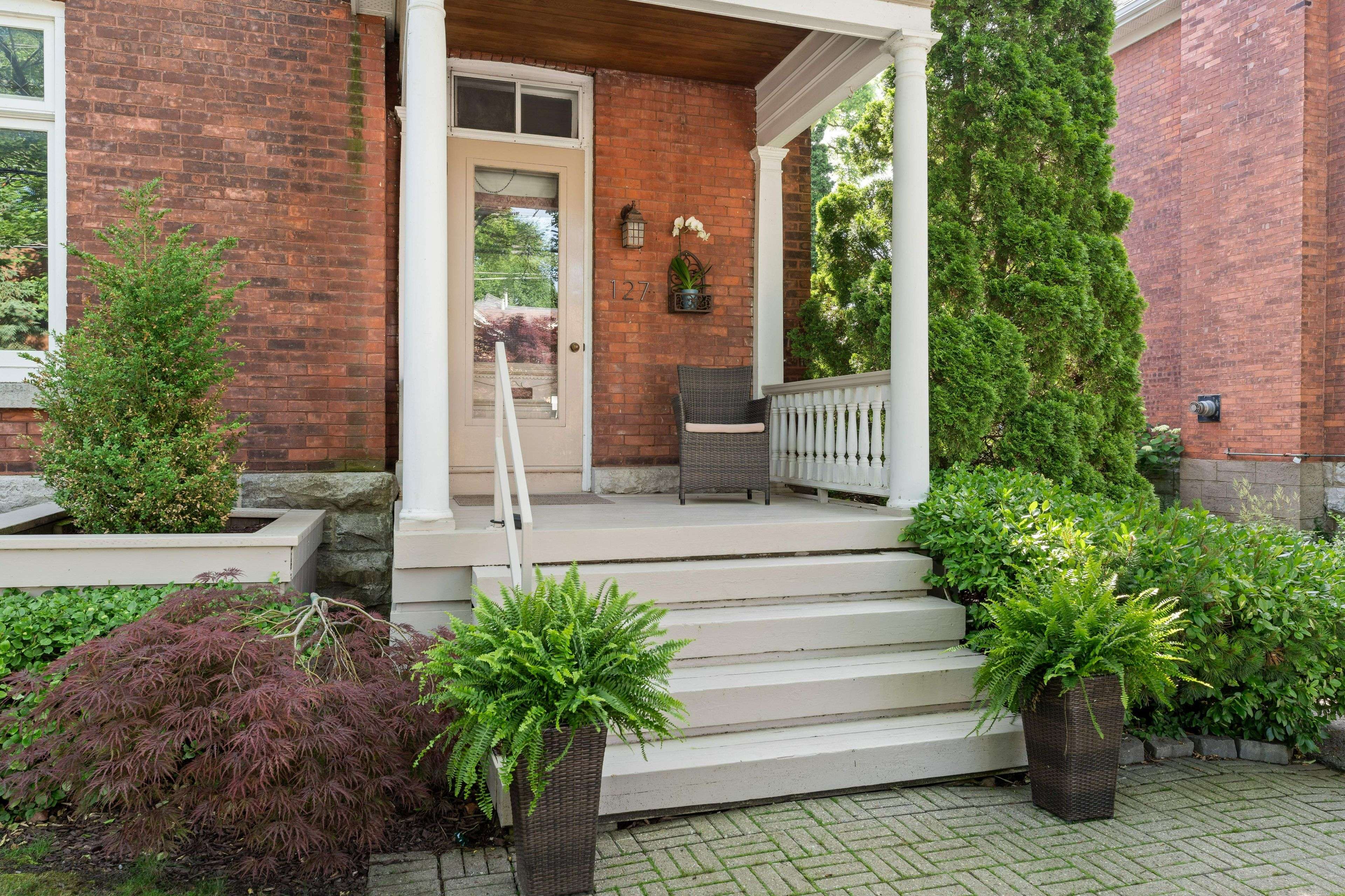 Kingston, ON K7L 3Y7,127 Beverley ST