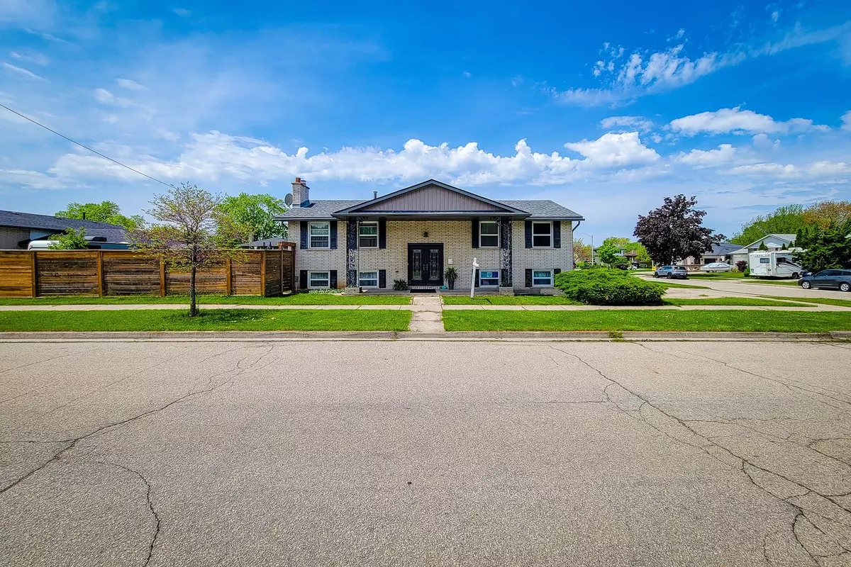Hamilton, ON L8E 2V1,8 Basswood CT