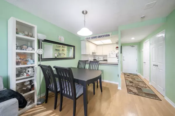 Toronto C14, ON M2M 4J4,7 Bishop AVE #312