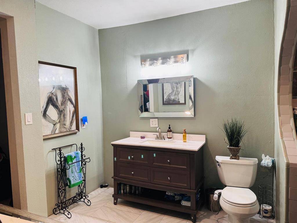 Quinlan, TX 75474,640 Countess Road