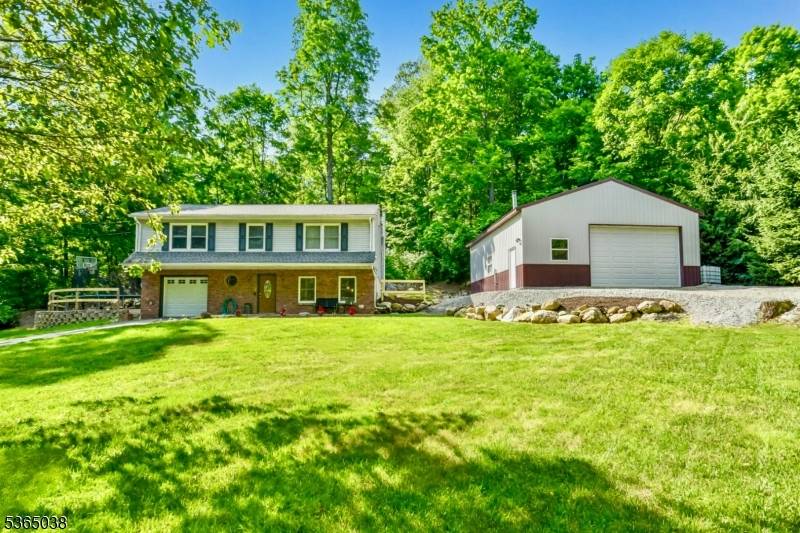 28 Holland Mt Rd, Jefferson Twp., NJ 07438