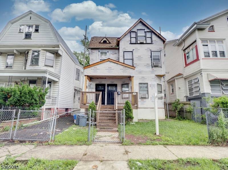 East Orange City, NJ 07017,102 N 17Th St