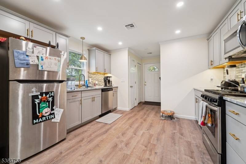 Madison Boro, NJ 07940,10 Cedar St