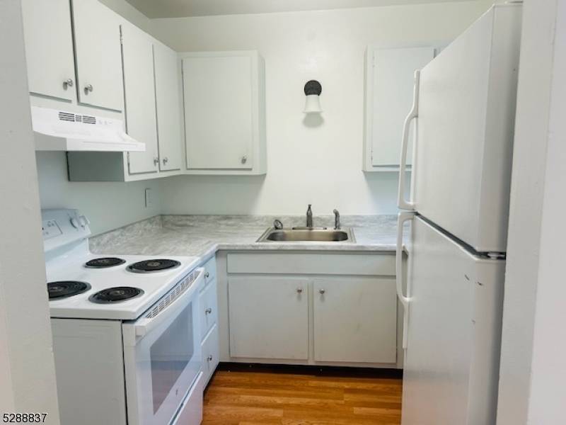 Newton Town, NJ 07860,7a Hillside Ave #3