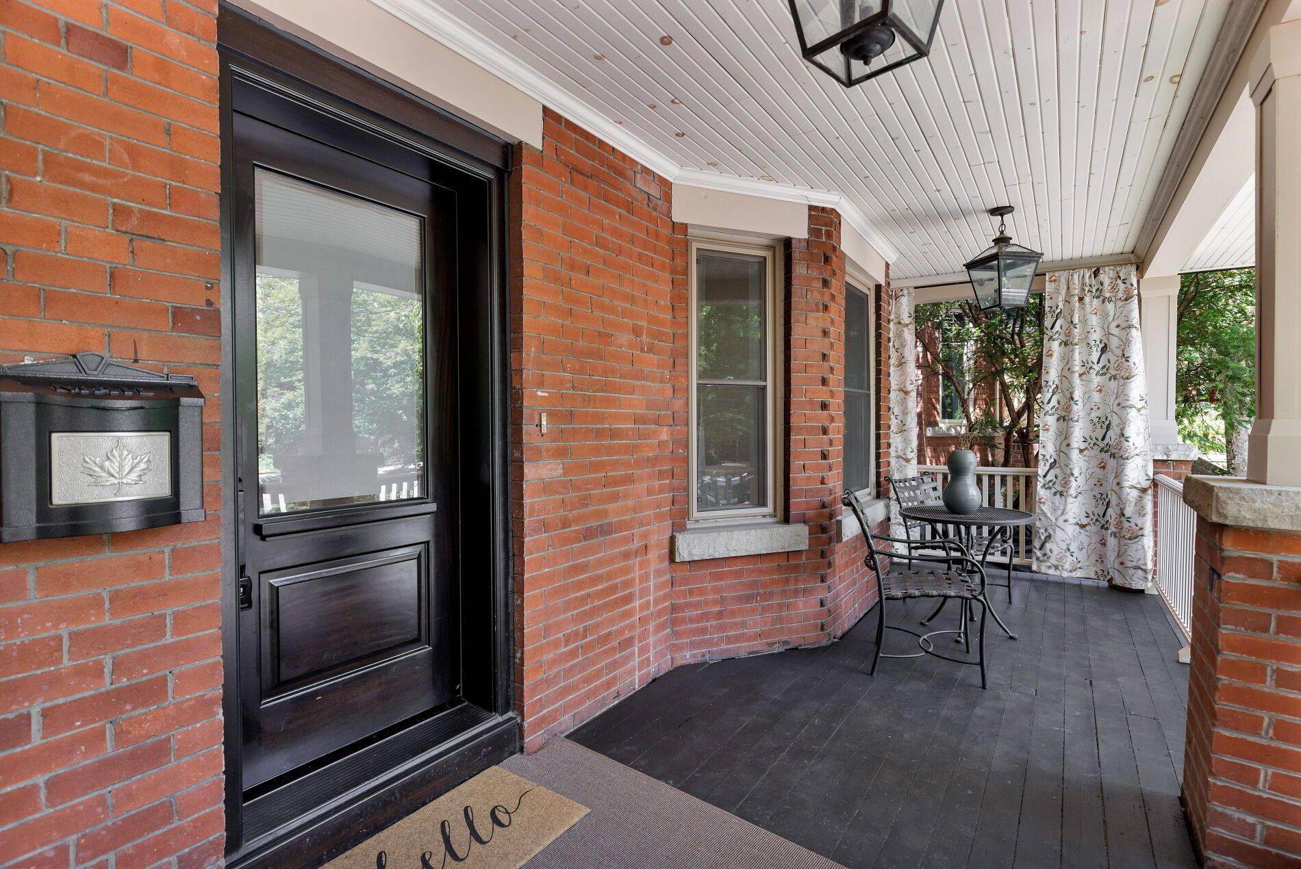 Toronto C09, ON M4W 3A9,8 Edgewood CRES